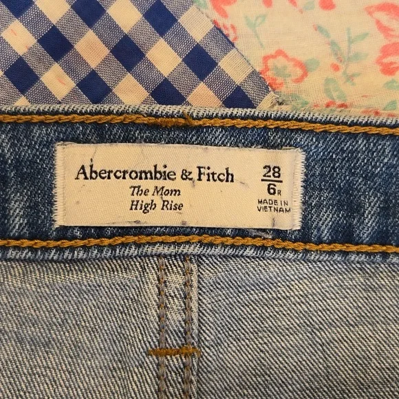 Abercrombie Classic Fit Mom High Rise Jeans | Size 28 - Picture 3 of 6